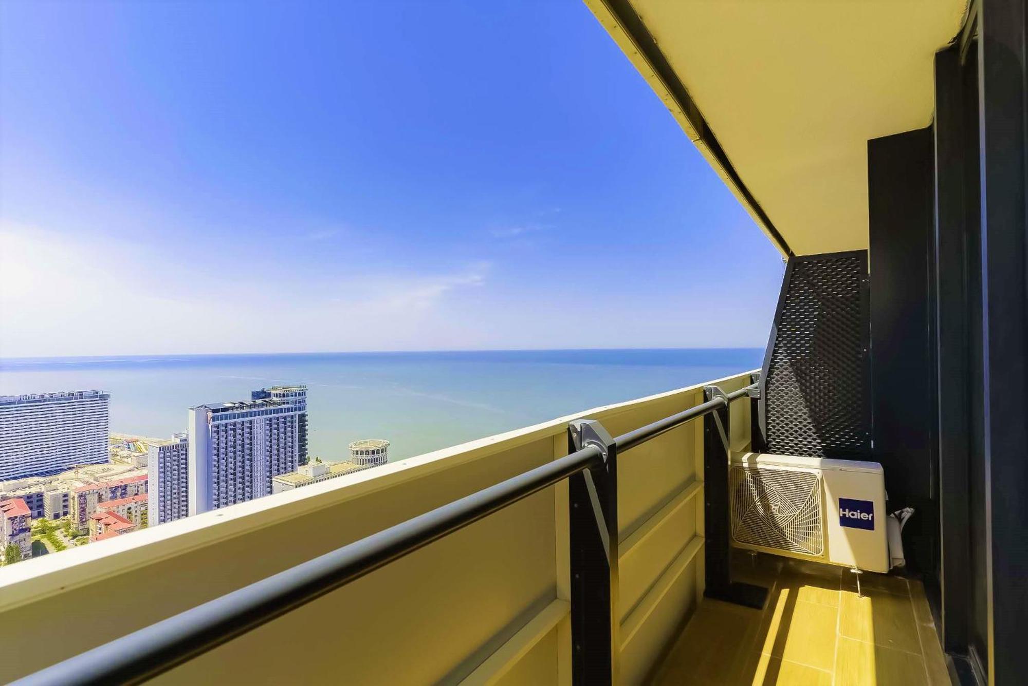 Luxury Beach Front Hotel Батуми Экстерьер фото
