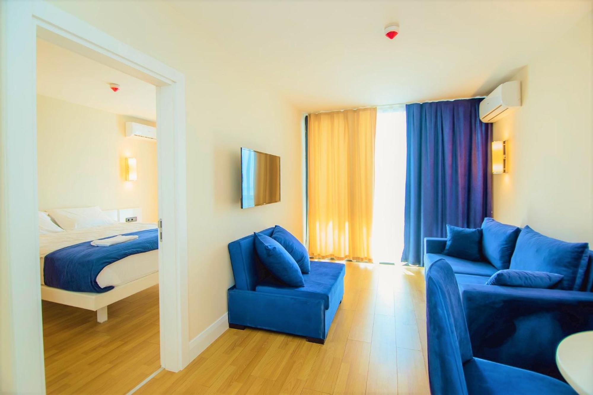 Luxury Beach Front Hotel Батуми Экстерьер фото