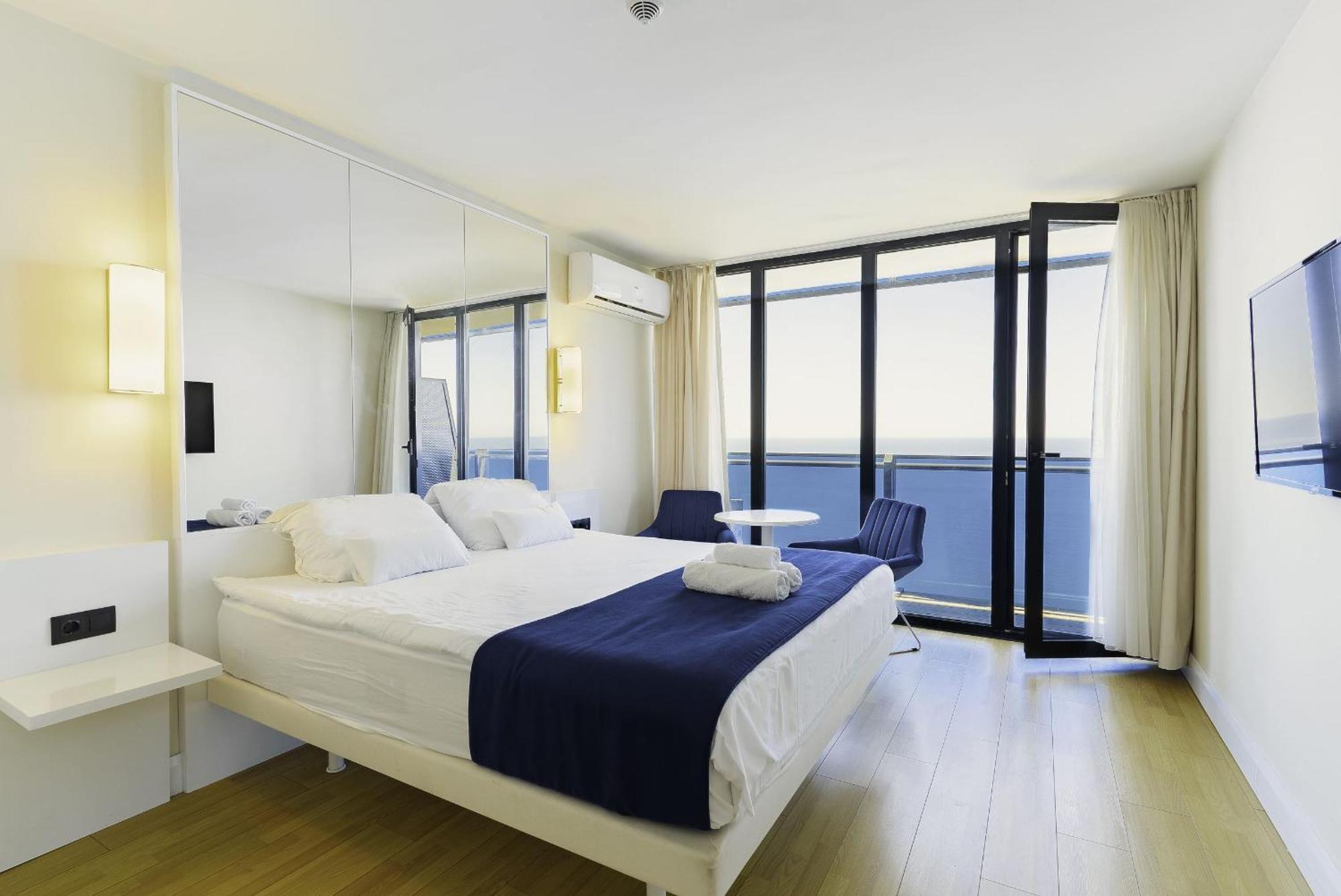 Luxury Beach Front Hotel Батуми Экстерьер фото