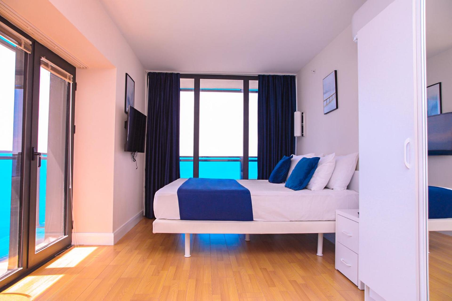 Luxury Beach Front Hotel Батуми Экстерьер фото