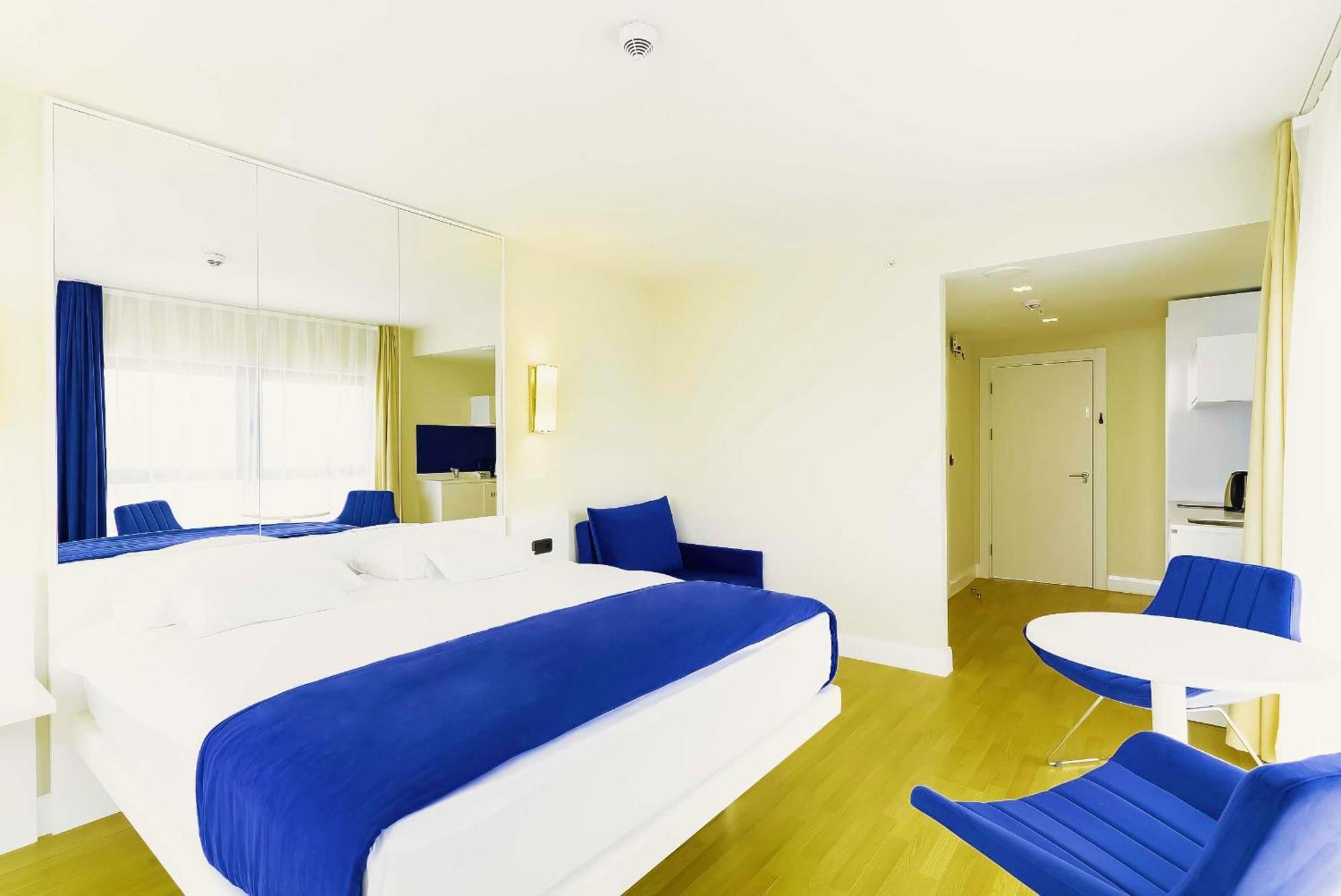 Luxury Beach Front Hotel Батуми Экстерьер фото