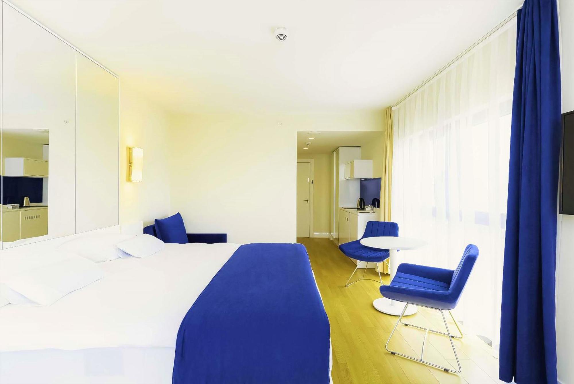 Luxury Beach Front Hotel Батуми Экстерьер фото