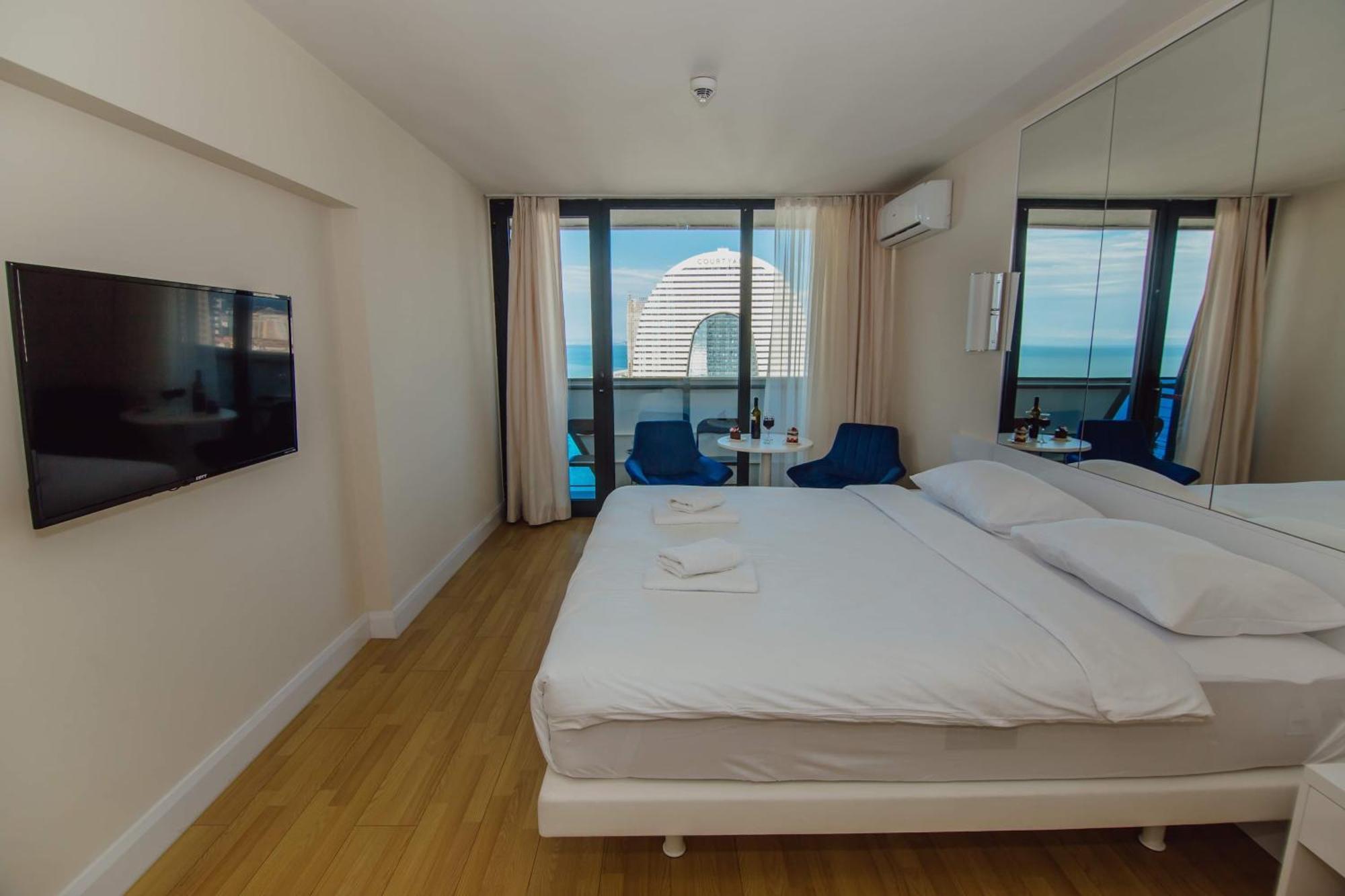 Luxury Beach Front Hotel Батуми Экстерьер фото