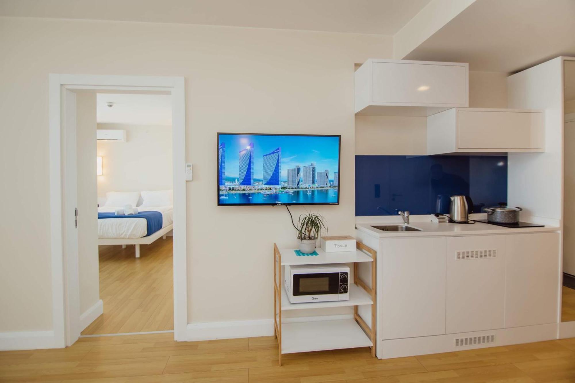 Luxury Beach Front Hotel Батуми Экстерьер фото