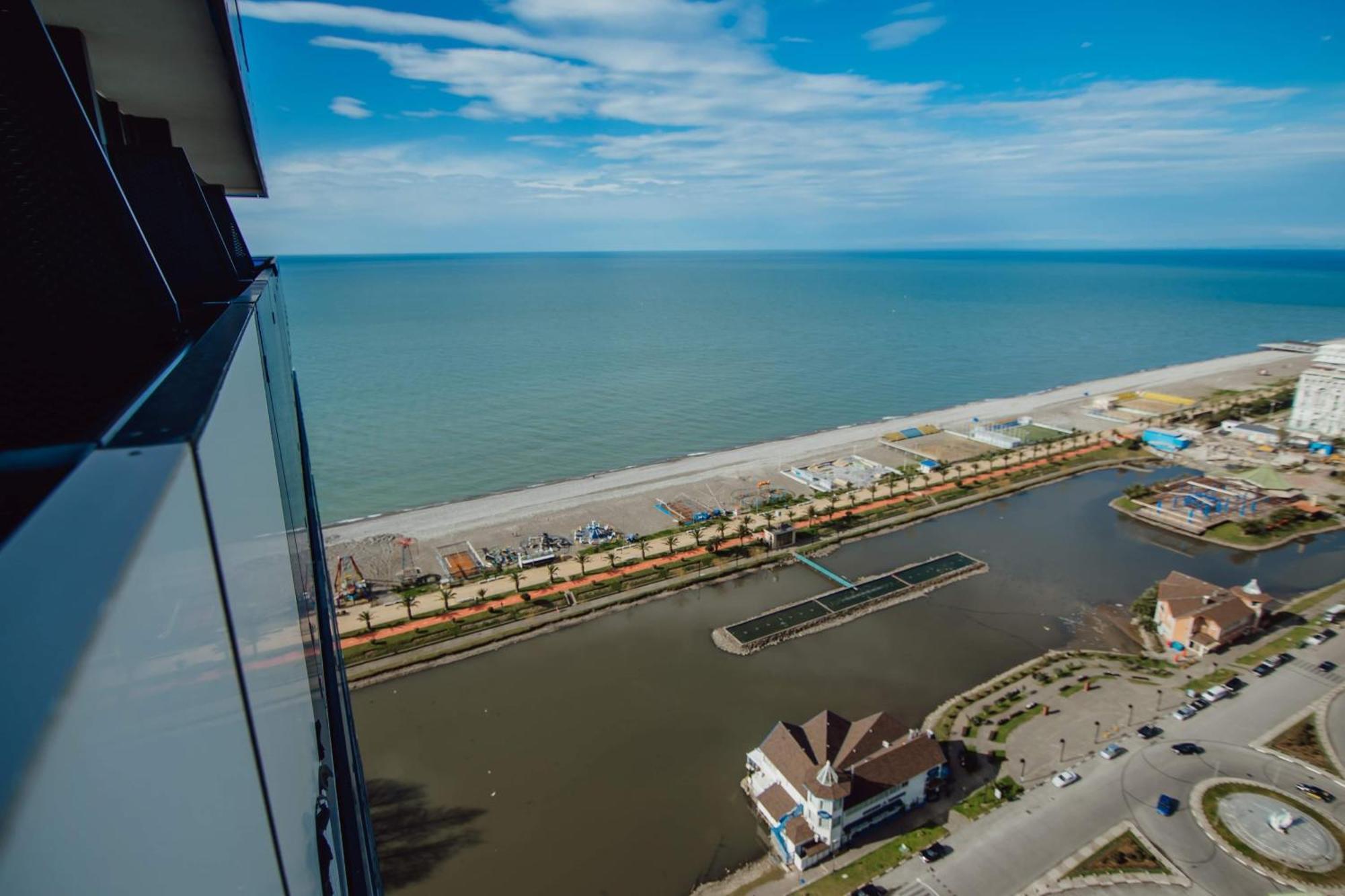 Luxury Beach Front Hotel Батуми Экстерьер фото