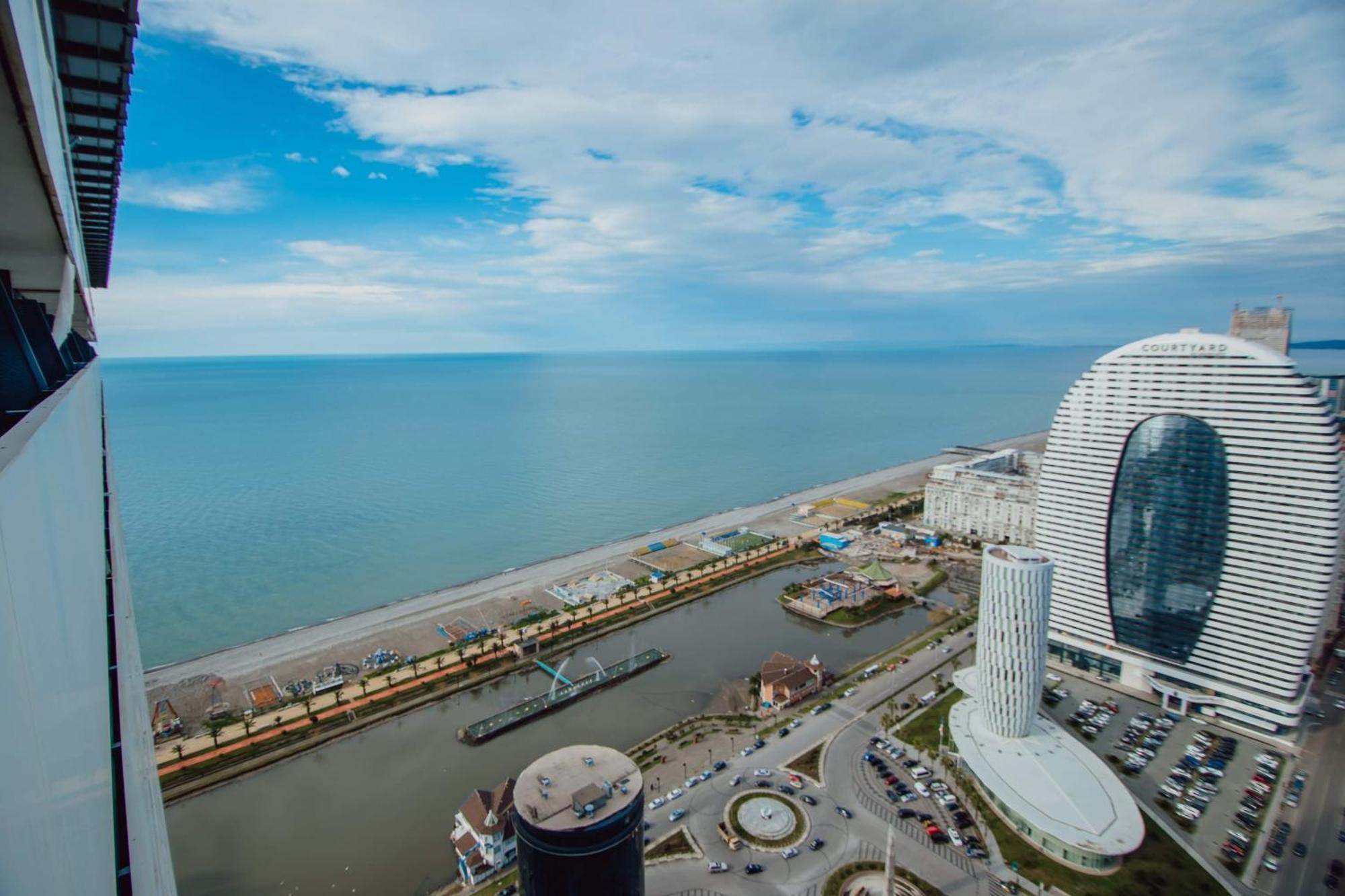 Luxury Beach Front Hotel Батуми Экстерьер фото