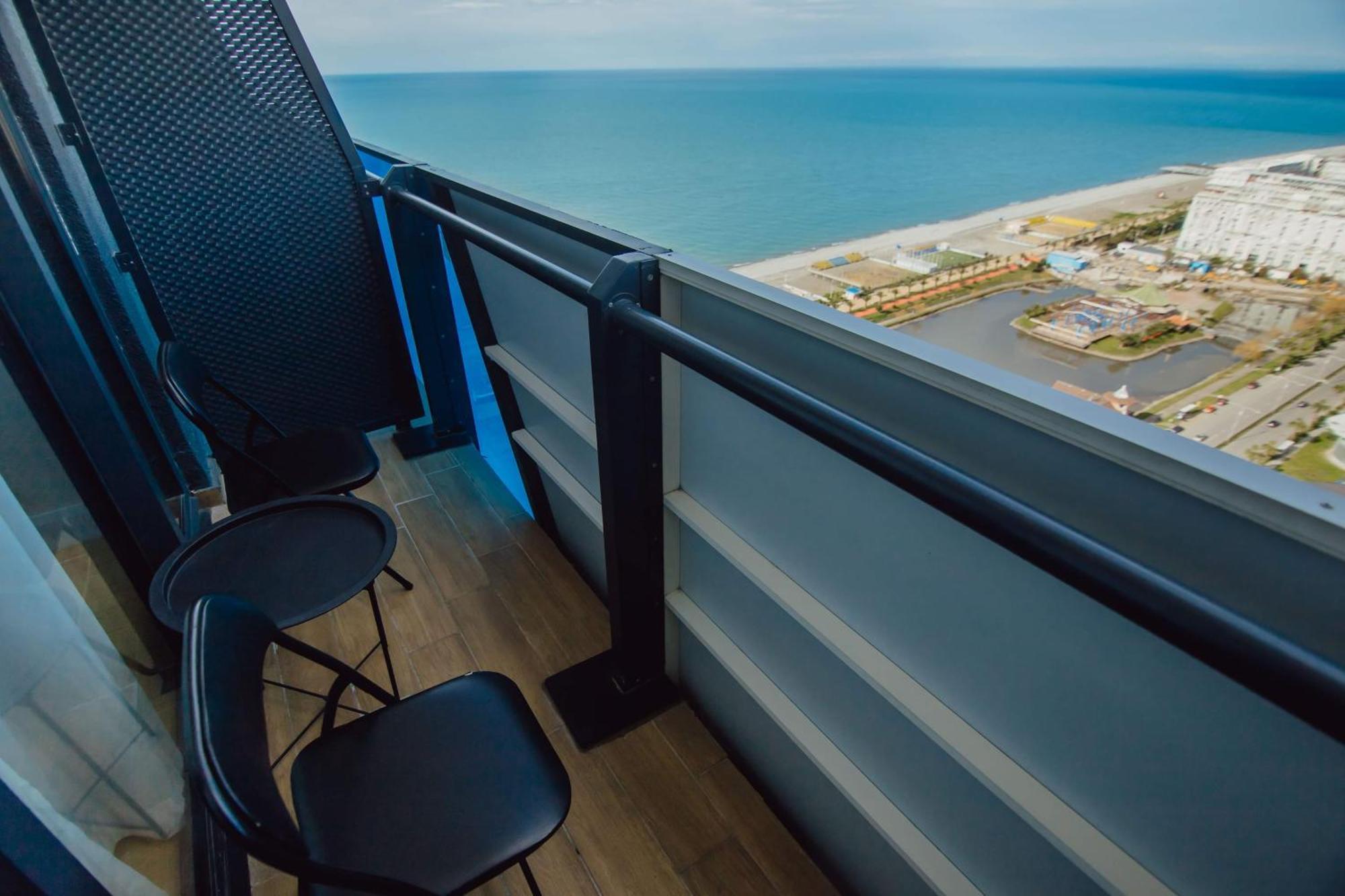 Luxury Beach Front Hotel Батуми Экстерьер фото
