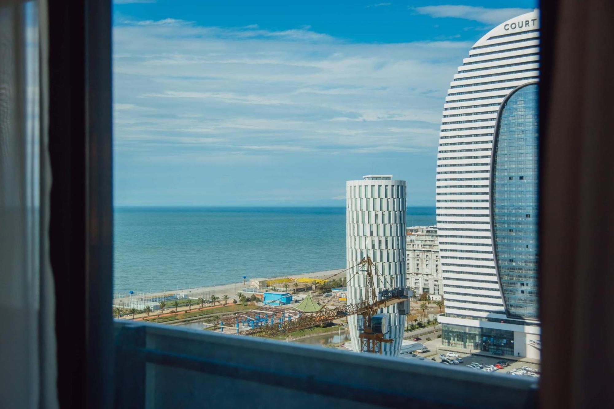 Luxury Beach Front Hotel Батуми Экстерьер фото