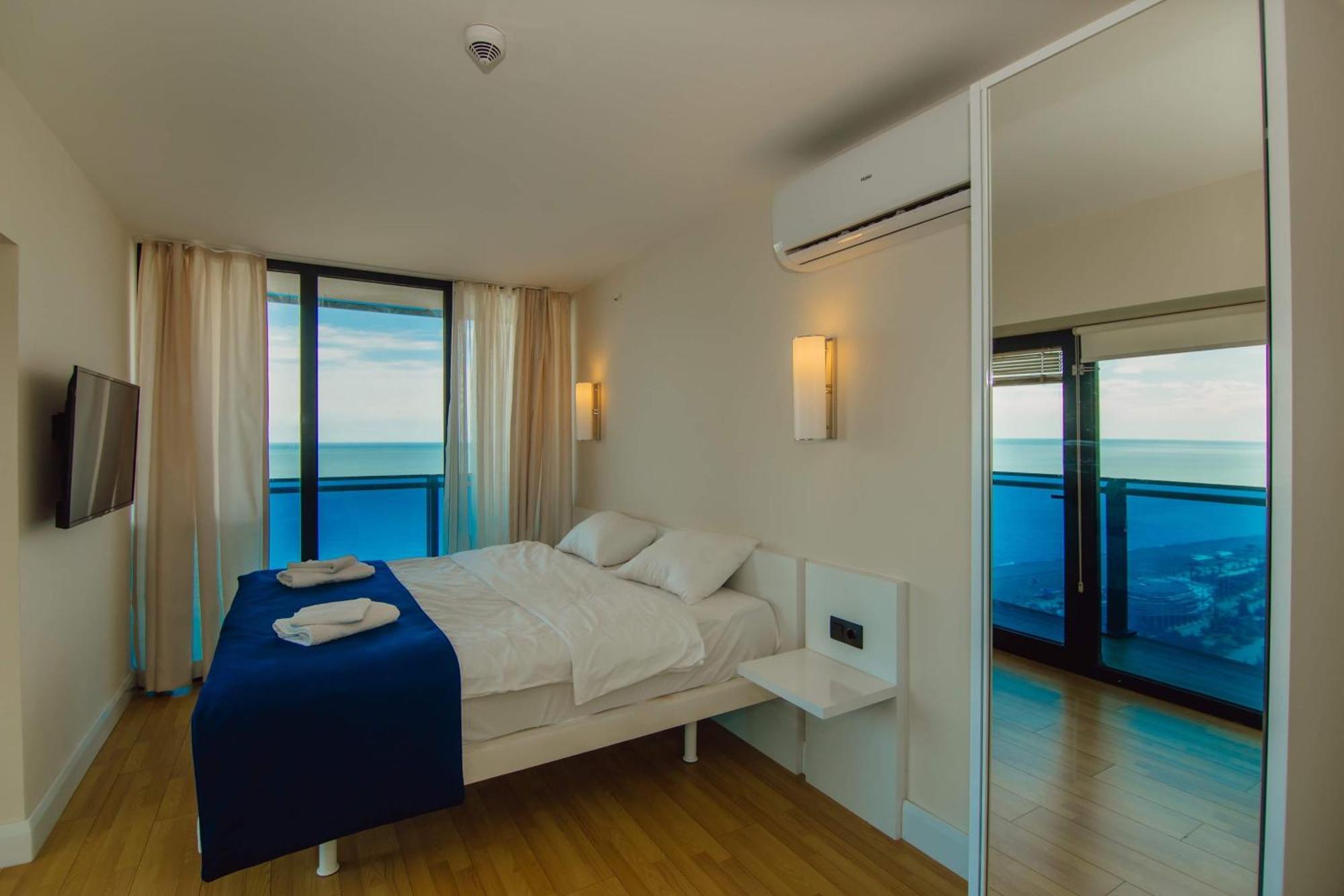 Luxury Beach Front Hotel Батуми Экстерьер фото