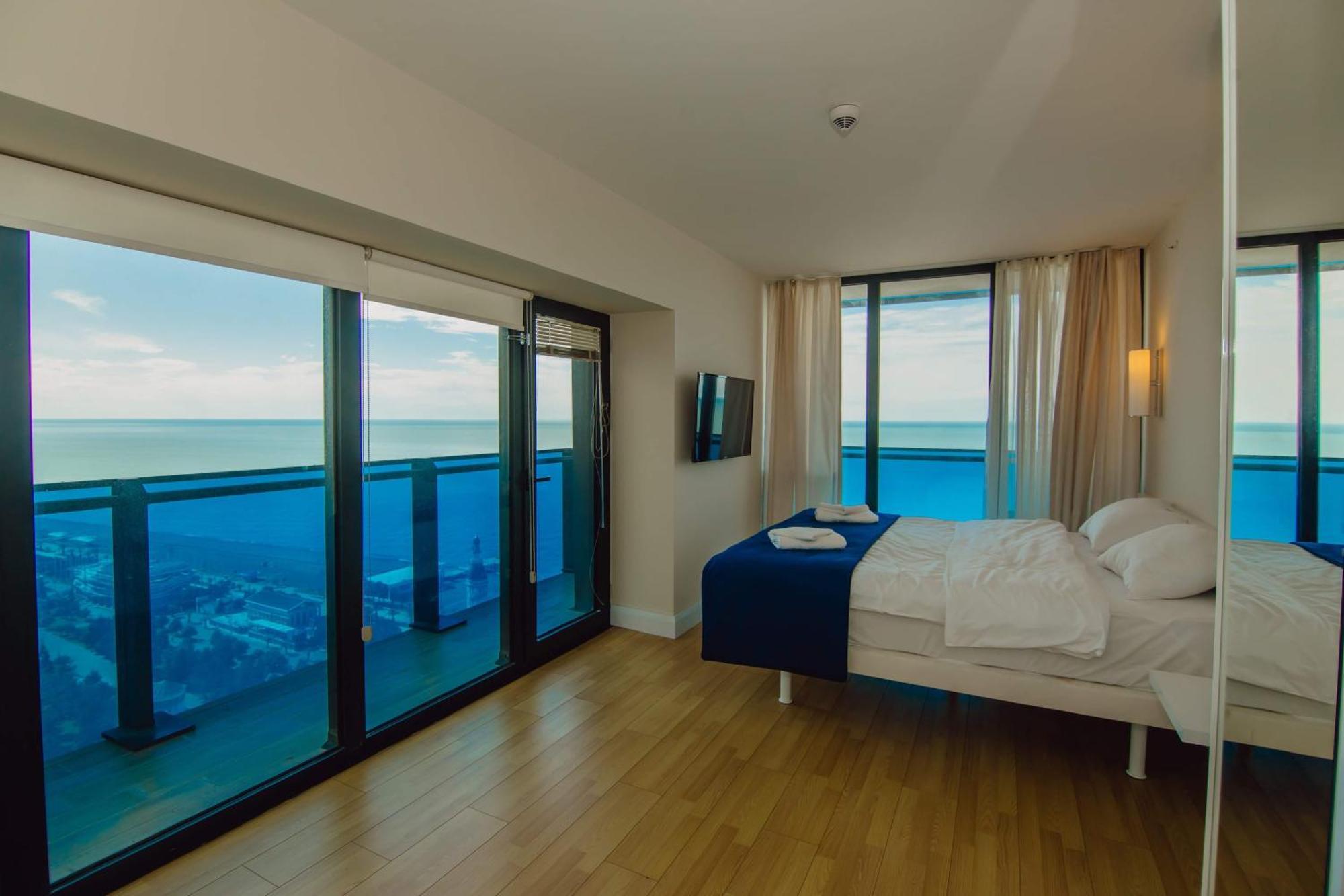 Luxury Beach Front Hotel Батуми Экстерьер фото
