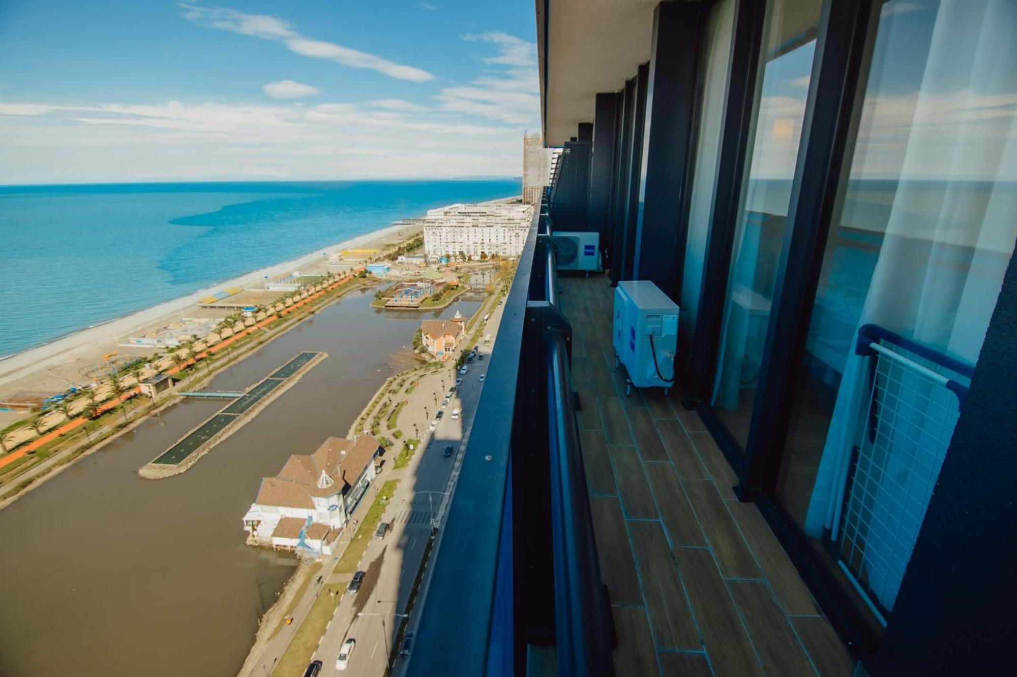 Luxury Beach Front Hotel Батуми Экстерьер фото