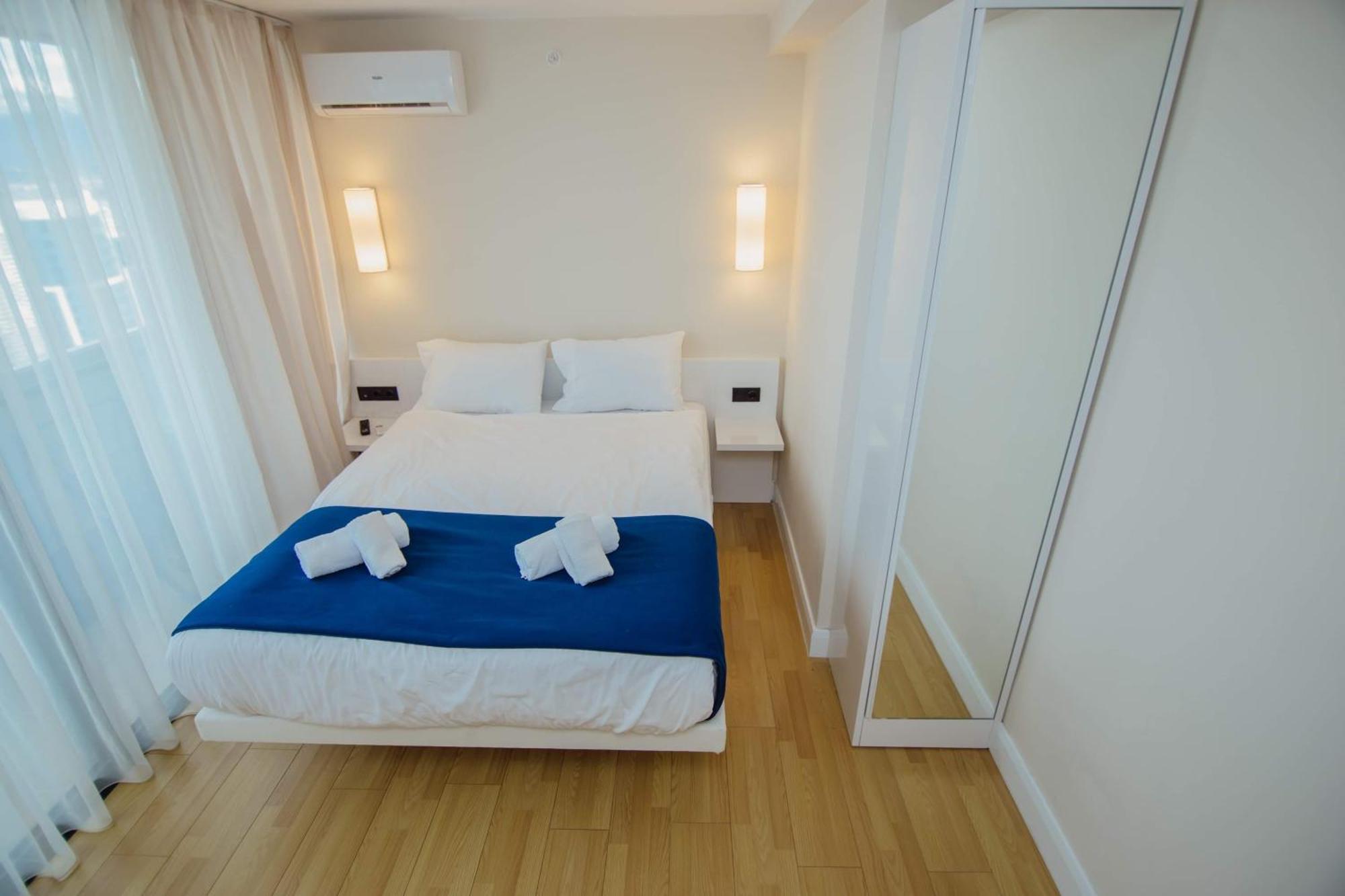 Luxury Beach Front Hotel Батуми Экстерьер фото