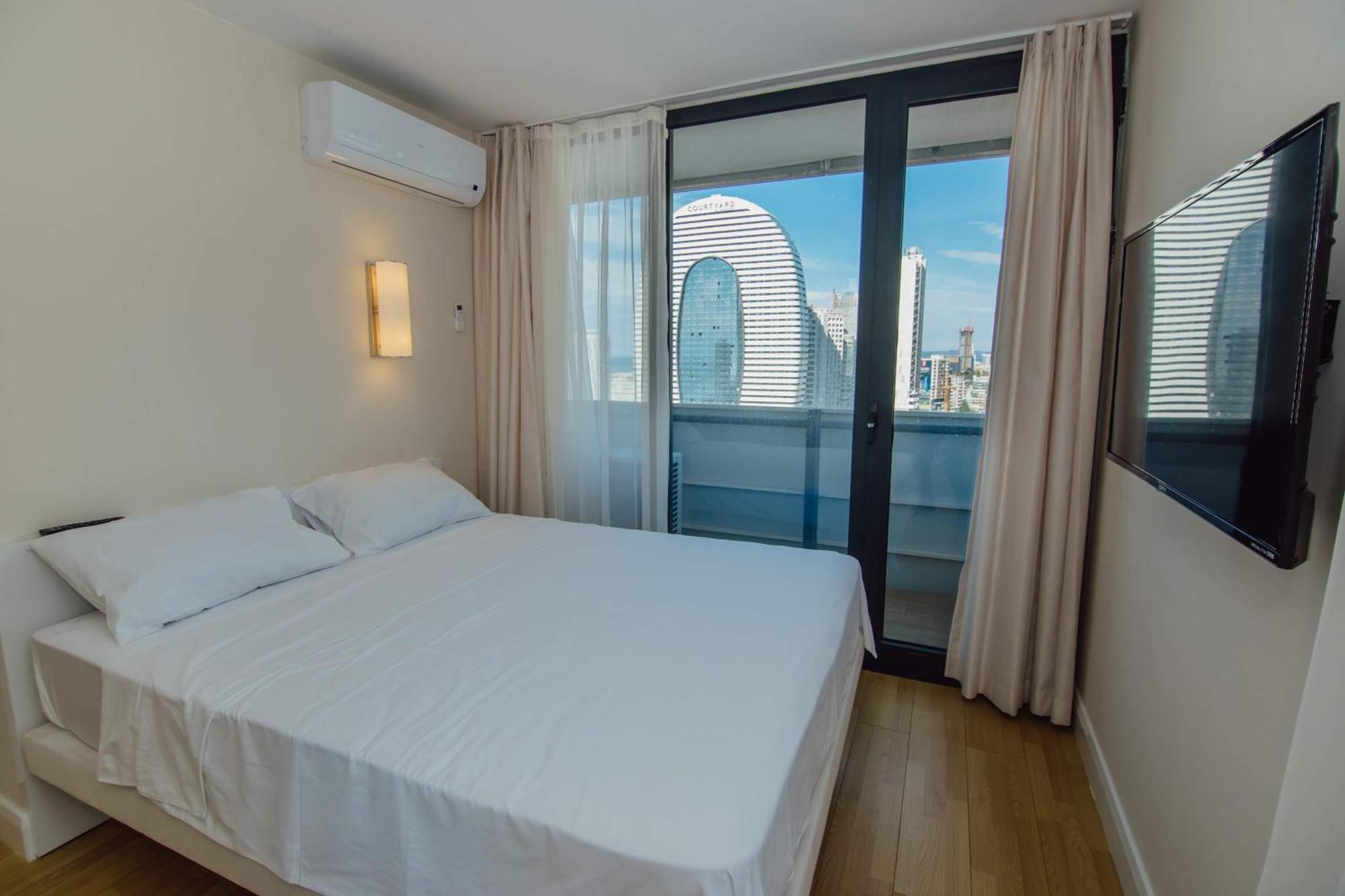 Luxury Beach Front Hotel Батуми Экстерьер фото