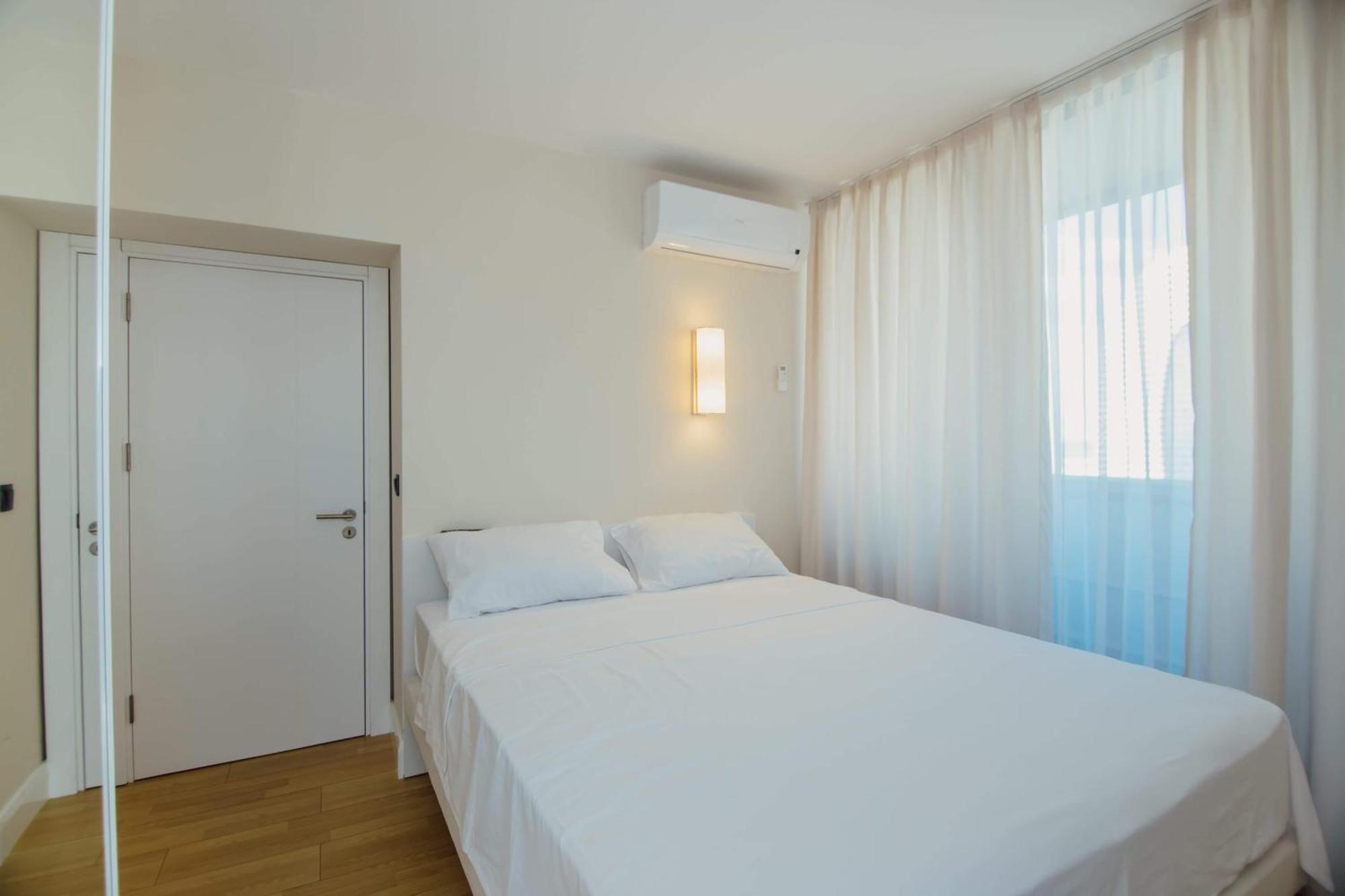 Luxury Beach Front Hotel Батуми Экстерьер фото