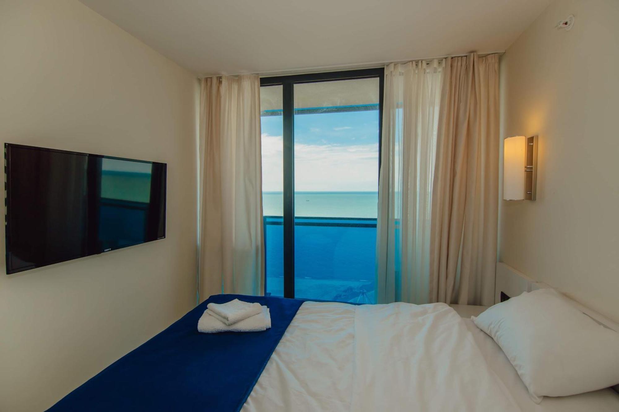Luxury Beach Front Hotel Батуми Экстерьер фото