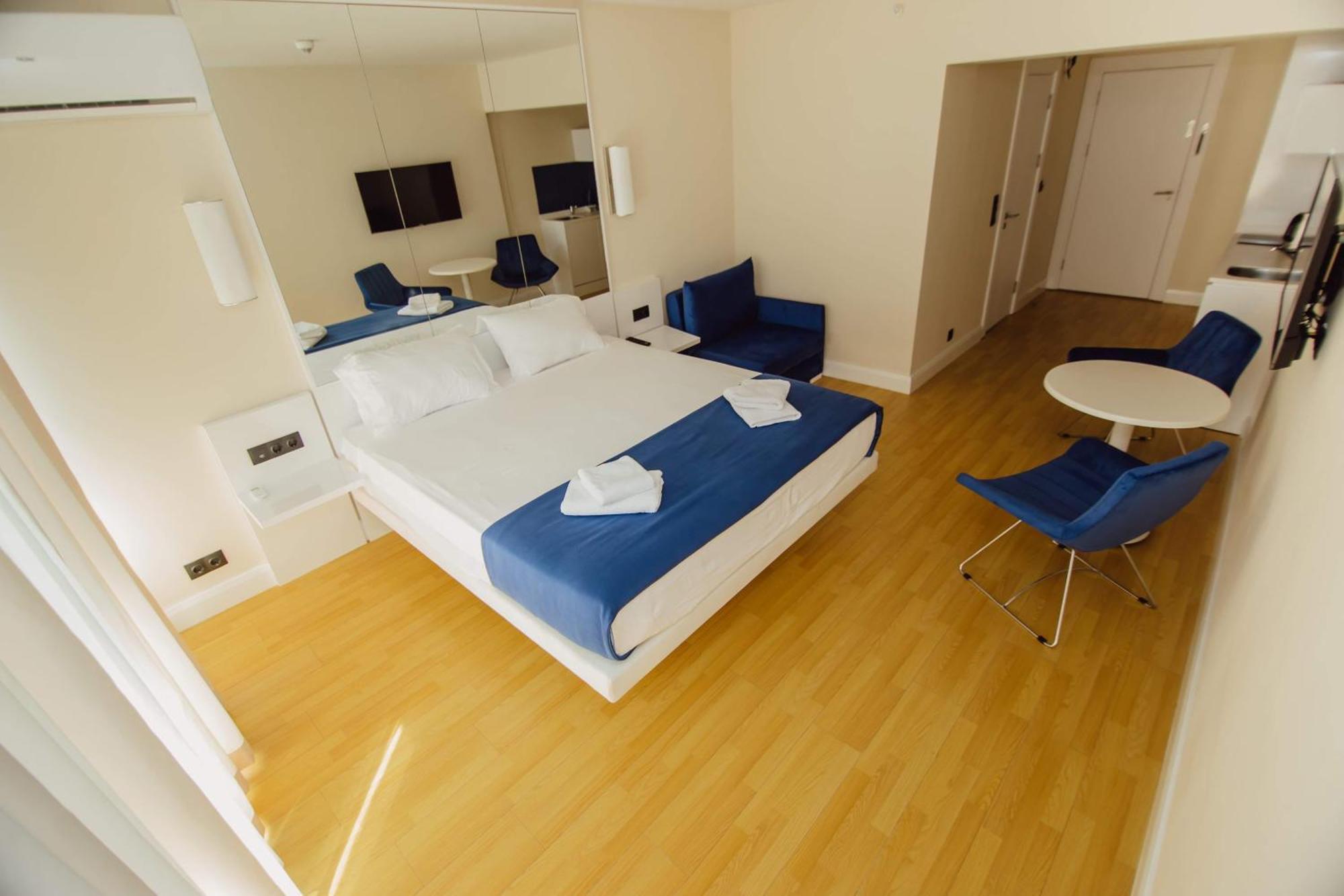 Luxury Beach Front Hotel Батуми Экстерьер фото